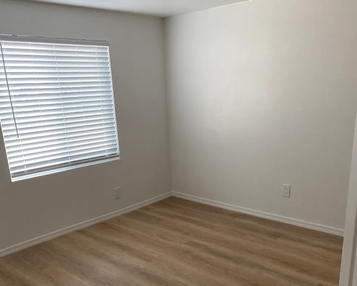 Villa Juanita MHC - Unit 7 - Bedroom