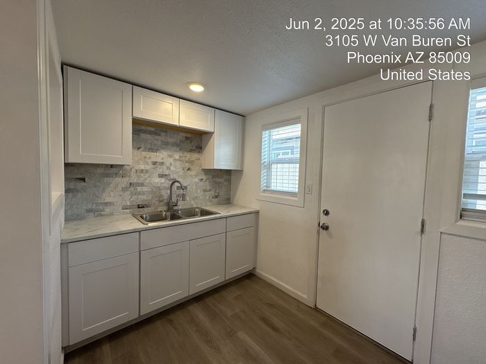 Villa Sullivan MHP Phoenix - Unit FITA09 - Kitchen