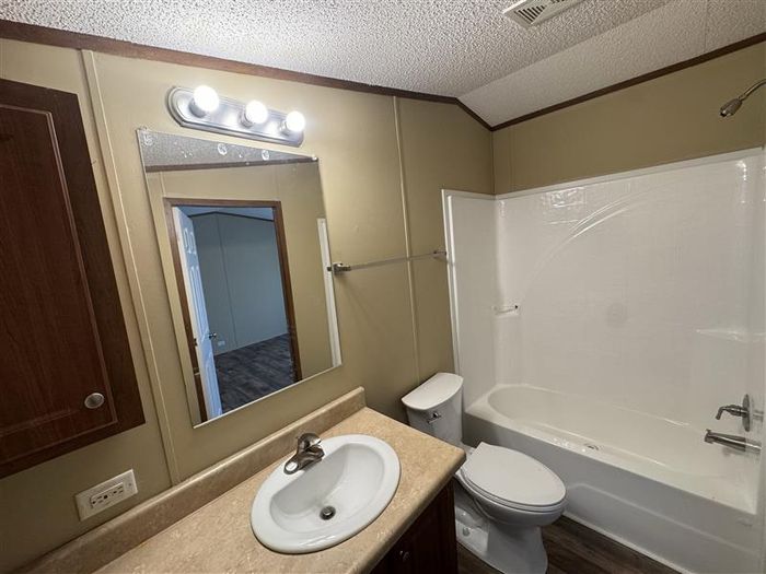 Fort Wayne MHC - Unit 847 - Bathroom