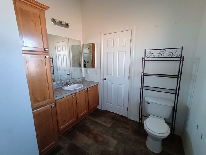 Villa Juanita MHC - Unit 72 - Bathroom