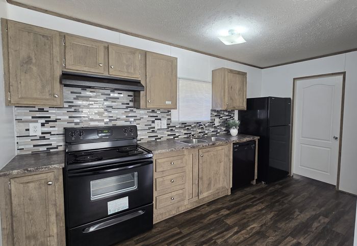 Deer Creek - Unit 1016 - Kitchen