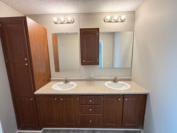 Fort Wayne MHC - Unit 941 - Bathroom