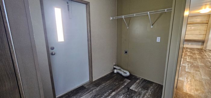 Sunnyvale Estates MHP - Unit 41 - Entryway