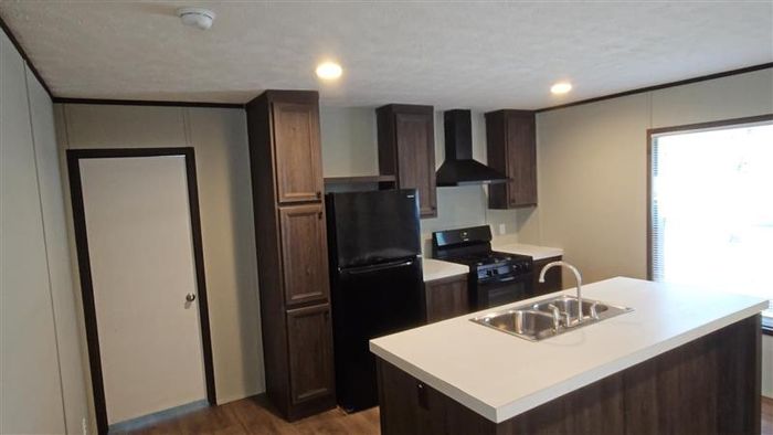 Sunnyvale Estates MHP - Unit 82 - Kitchen