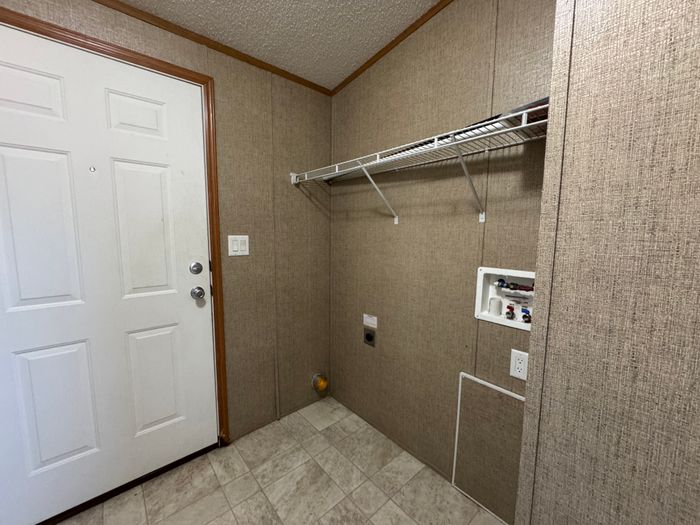 Countryside Estates KS - Unit G10 - Entryway