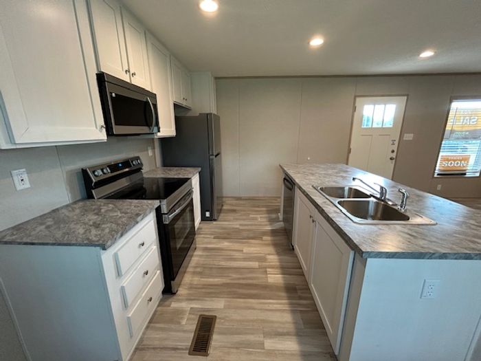 Pleasant Ridge MHP - Unit 156S - Kitchen