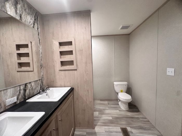 Lakeside NC (GCI) - Unit 1966 - Bathroom