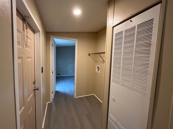 Countryside MHP OK - Unit 14 - Entryway