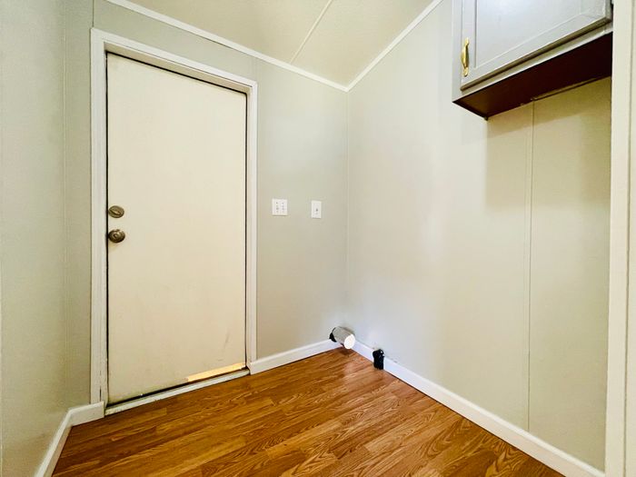 Lafayette Park MHP - Unit 106 - Entryway