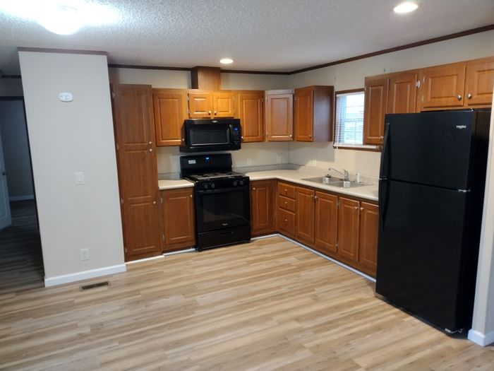 Pasadena MHC - Unit FRE2324 - Kitchen