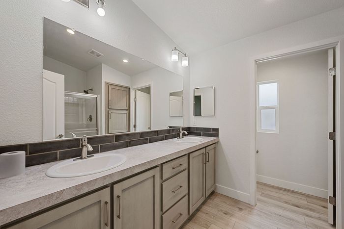 The Lakes at Hemet West - Unit 49 - Bathroom