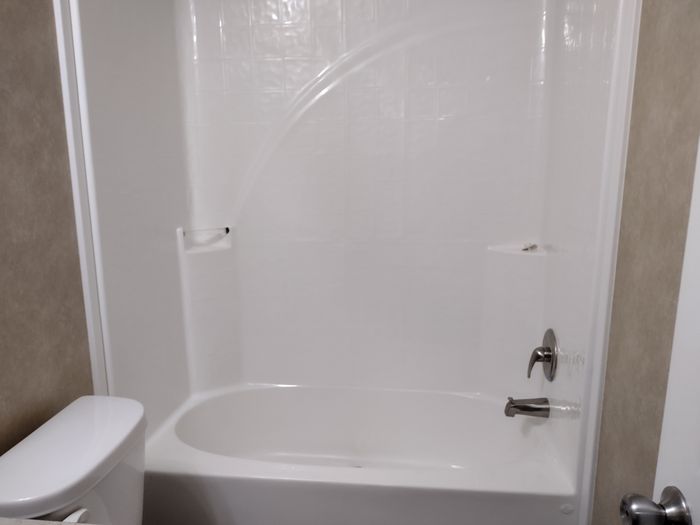 Pasadena MHC - Unit GEN2442 - Bathroom