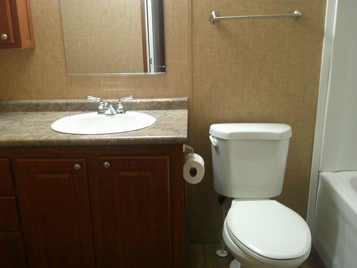 Shady Oaks TN - Unit 69 - Bathroom