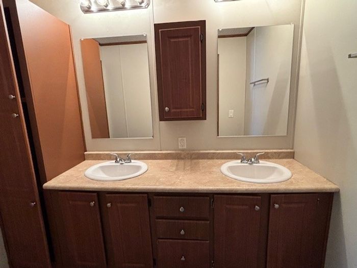 Fort Wayne MHC - Unit 807 - Bathroom