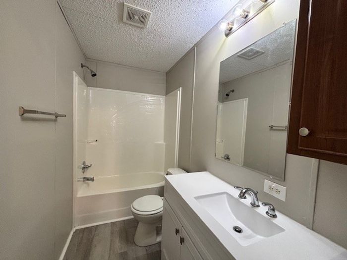 Fort Wayne MHC - Unit 941 - Bathroom