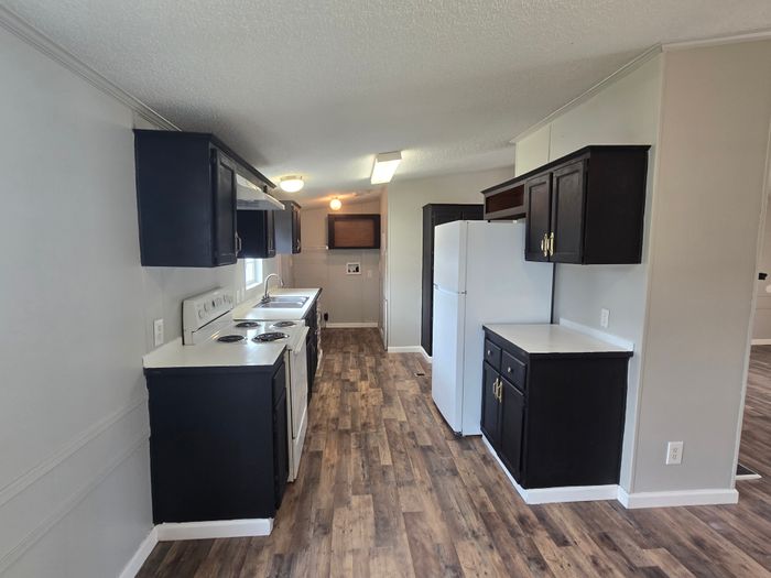 Lafayette Park MHP - Unit 90 - Kitchen