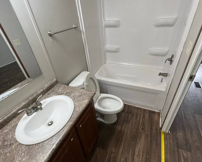 Woodward Estates MHP - Unit 175 - Bathroom