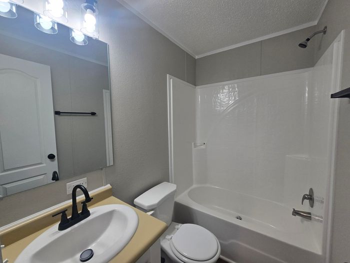 Royal Highlander - Unit BO1006 - Bathroom