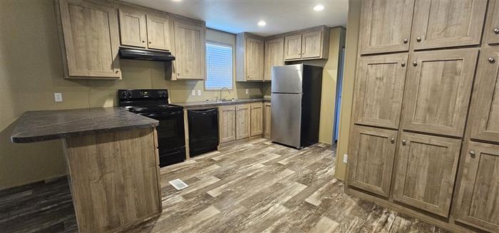 Sunnyvale Estates MHP - Unit 61 - Kitchen