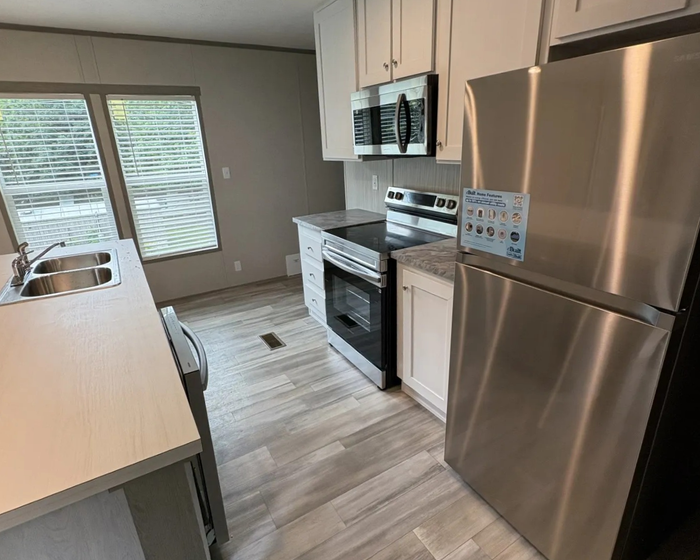 Willow Oaks MHP - Unit 108J - Kitchen