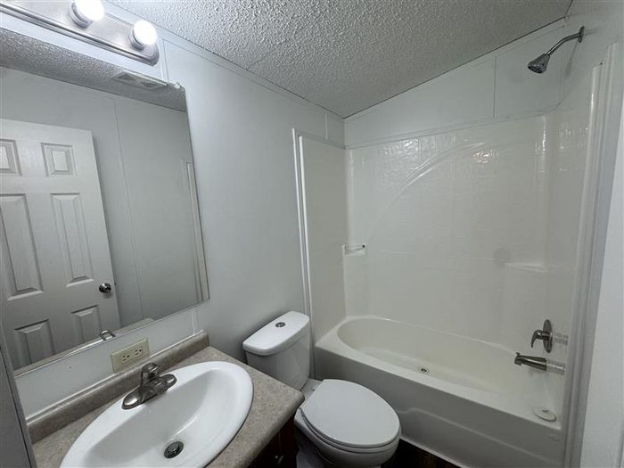 Fort Wayne MHC - Unit 739 - Bathroom