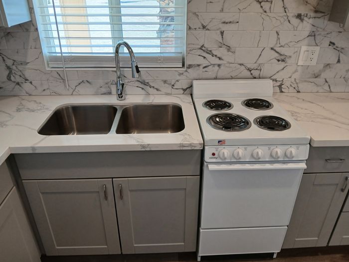 Rosehaven Estates & RV Resort - Unit 425 - Kitchen