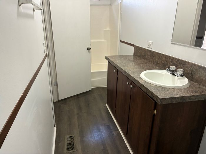 Avalon AL - Unit 100 - Bathroom