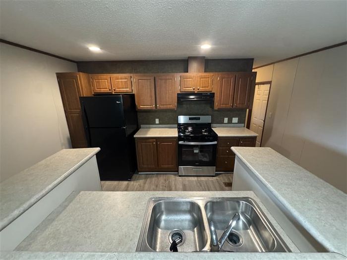 Fort Wayne MHC - Unit 209 - Kitchen