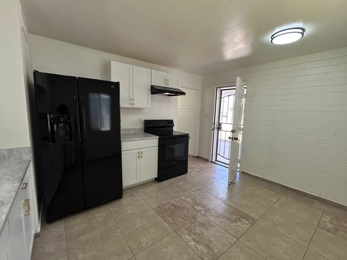 Villa Bella (Cheri Lynn) - Unit 47 - Kitchen