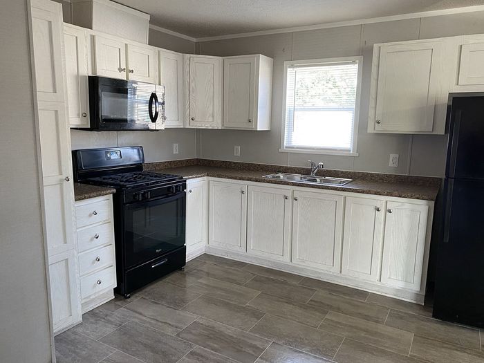 Pasadena MHC - Unit CAS2327 - Kitchen