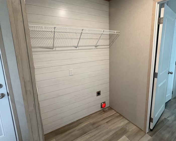 Willow Oaks MHP - Unit 106B - Entryway