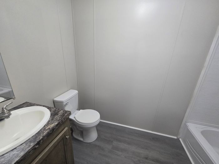 Clayton MHP - Unit 52 - Bathroom