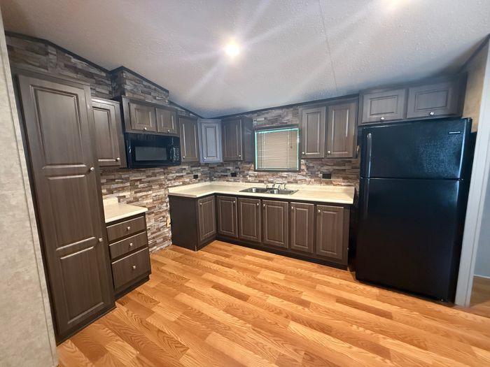 Evergreen MHP - Unit 86 - Kitchen