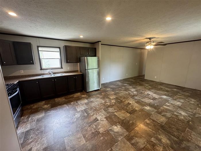 Fort Wayne MHC - Unit 104 - Kitchen