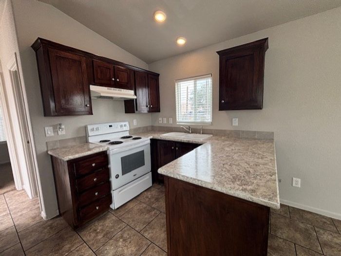 Colonial Estates AZ - Unit 4 - Kitchen