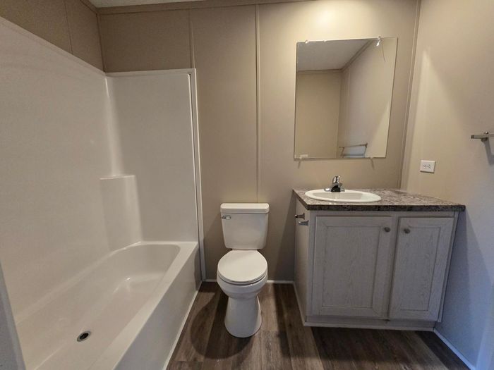 Madison MHC - Unit RB21 - Bathroom