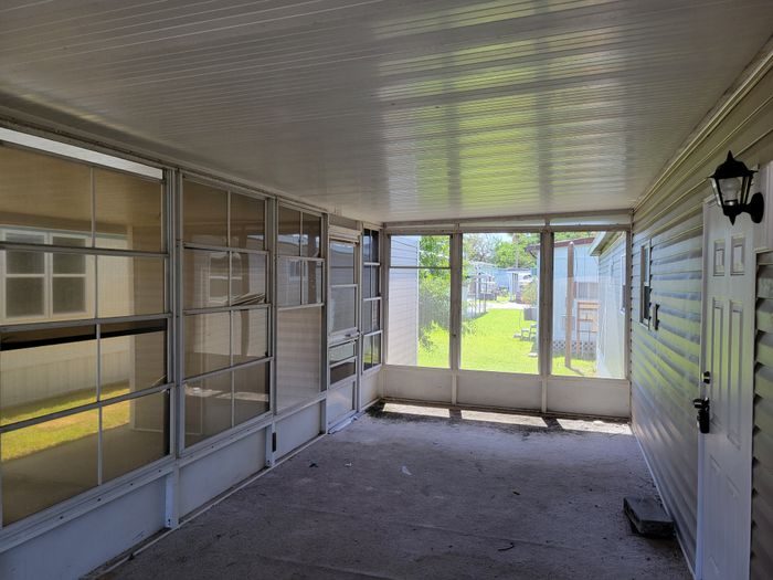 May Manor MHP - Unit Carl 304 - Entryway