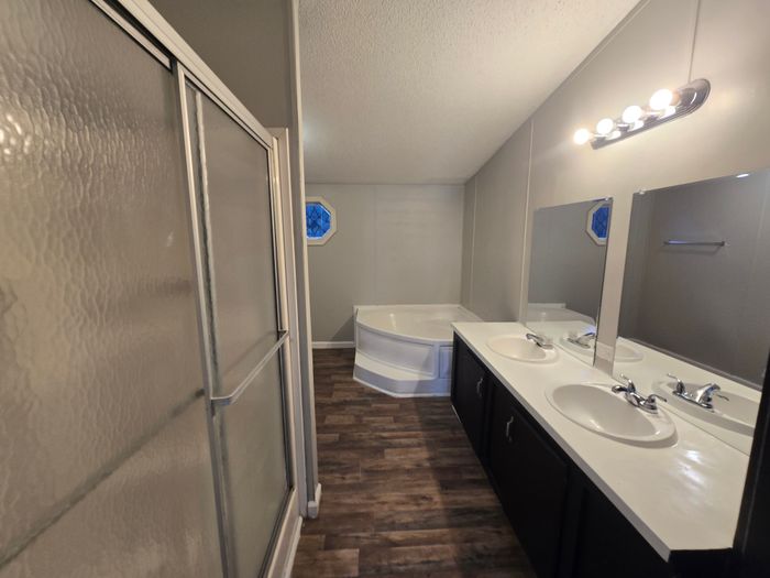 Lafayette Park MHP - Unit 90 - Bathroom