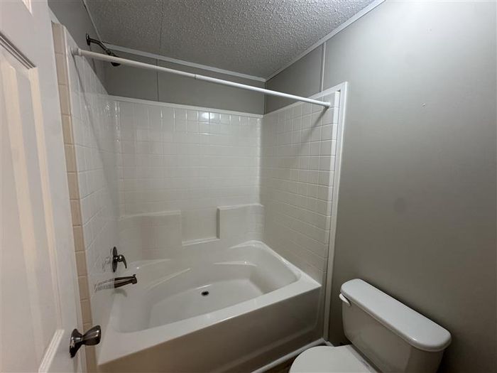 Fort Wayne MHC - Unit 528 - Bathroom