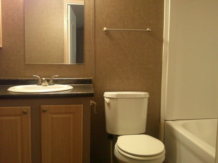 Shady Oaks TN - Unit 186 - Bathroom