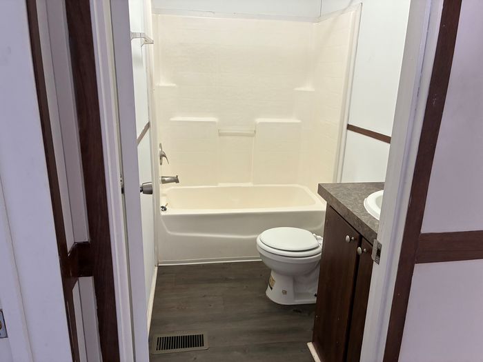 Avalon AL - Unit 100 - Bathroom