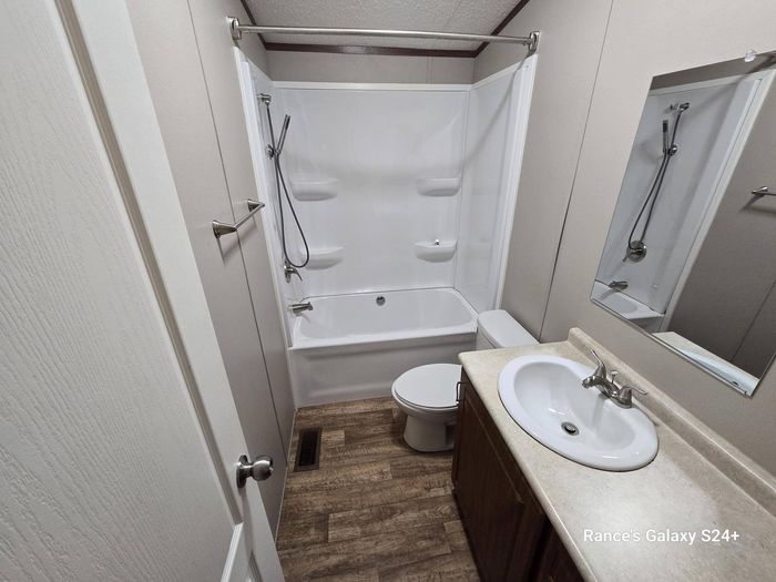 Rolling Hills MHP - Unit 70 - Bathroom