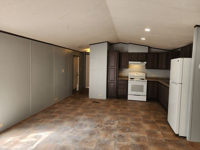 Eagles MHP - Unit 23 - Kitchen