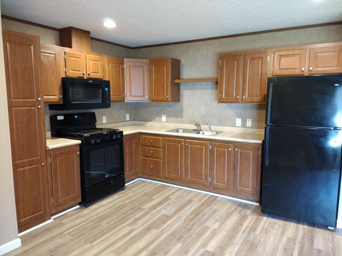 Birchwood MHP - Unit 130 - Kitchen