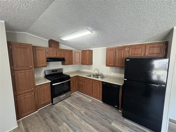 Fort Wayne MHC - Unit 739 - Kitchen