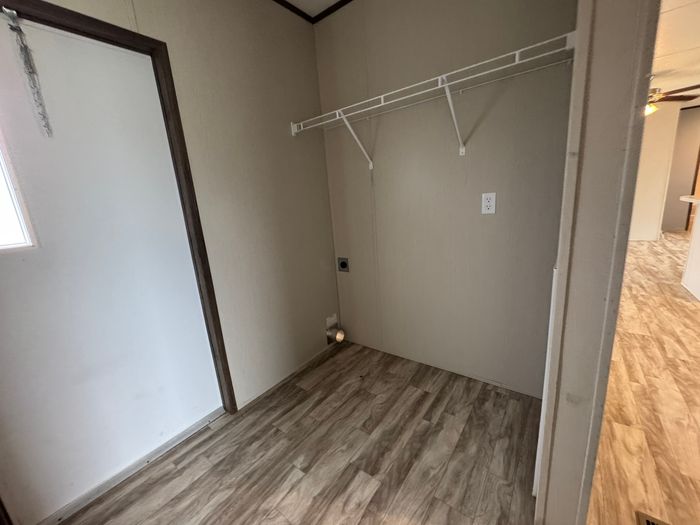 Countryside Estates KS - Unit F01 - Entryway