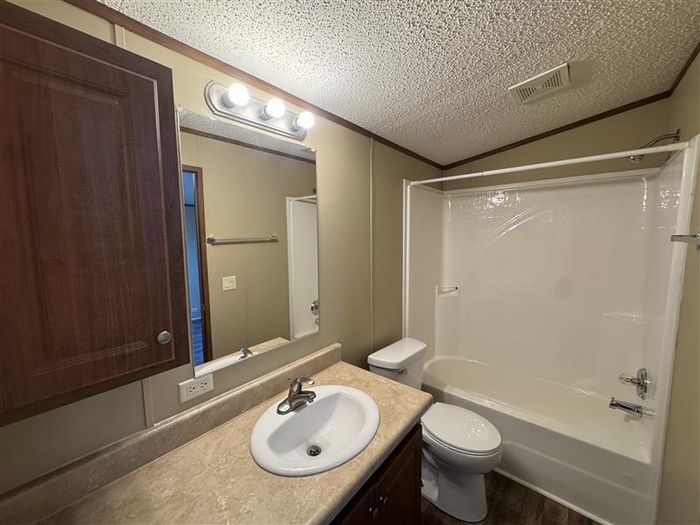 Fort Wayne MHC - Unit 734 - Bathroom