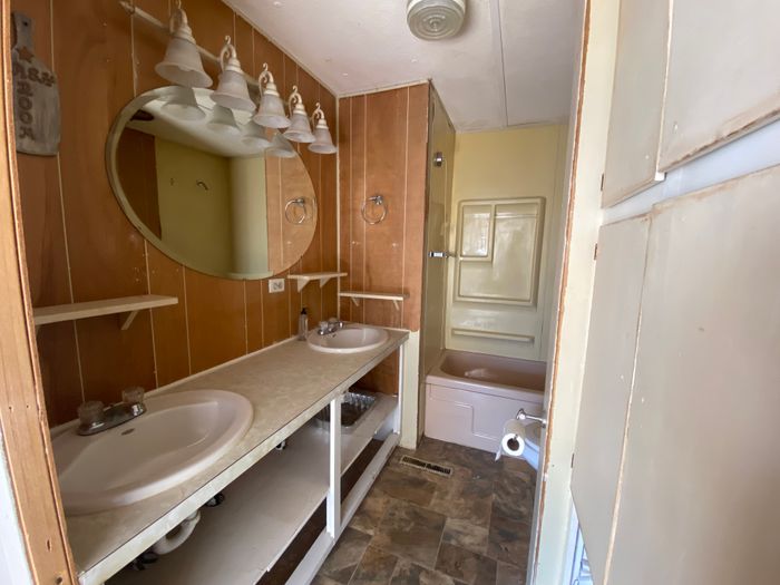 Brighthaven - Unit 40 - Bathroom