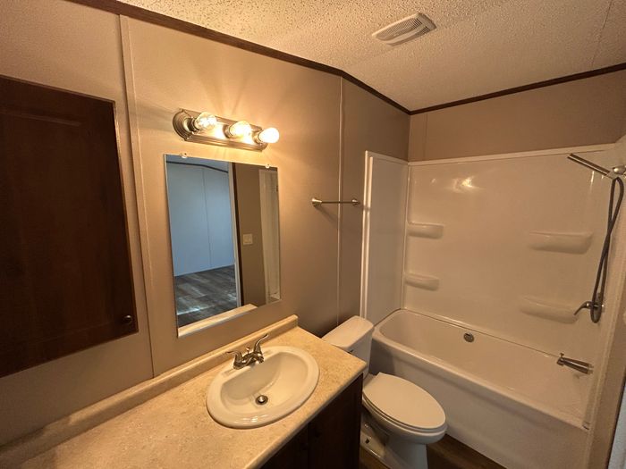 Oakridge MHP OK - Unit 512 - Bathroom