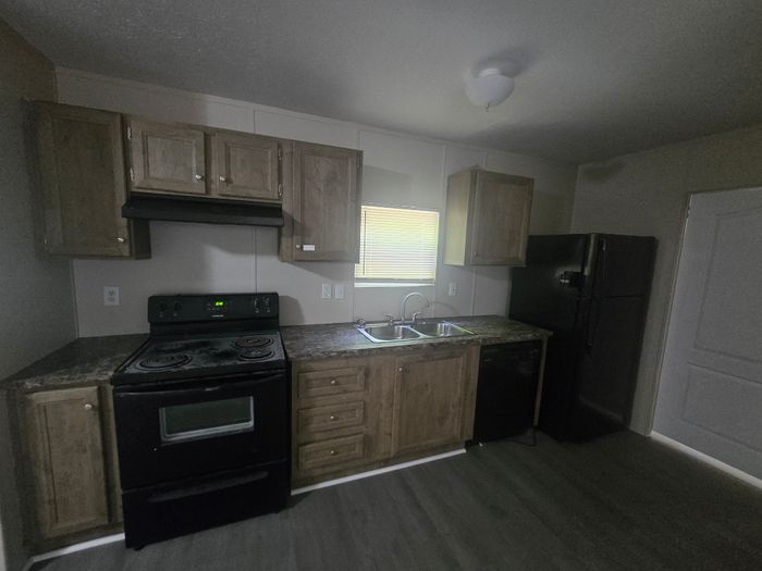 Clayton MHP - Unit 52 - Kitchen